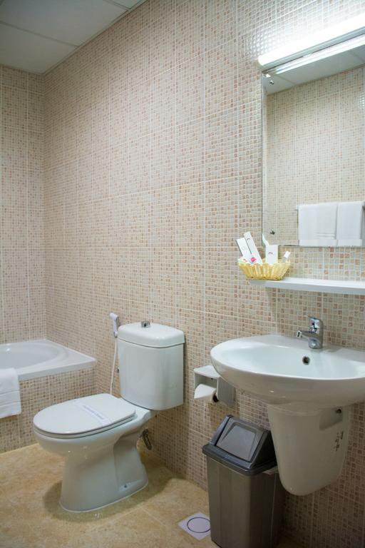 President Suites Apartments Манама Екстер'єр фото